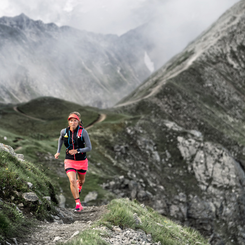 femme_trail_montagne_récupérer_de_la_course